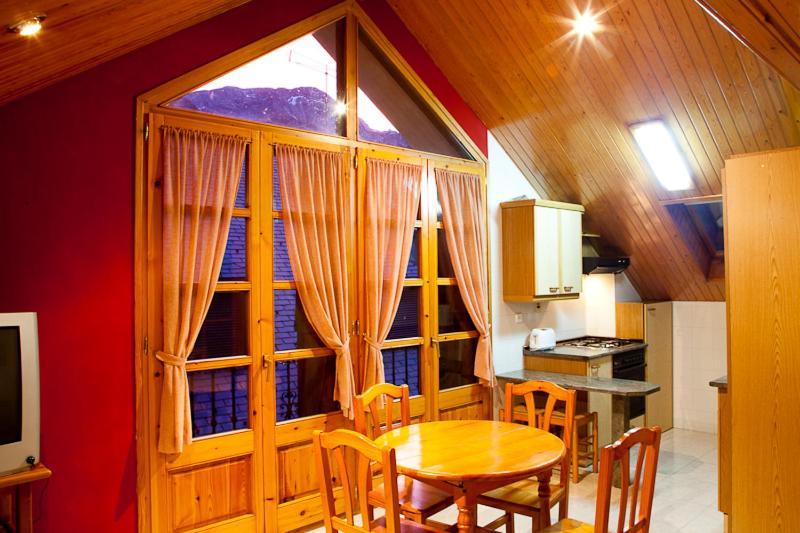 Apartamentos Mazcaray Bielsa Ruang foto